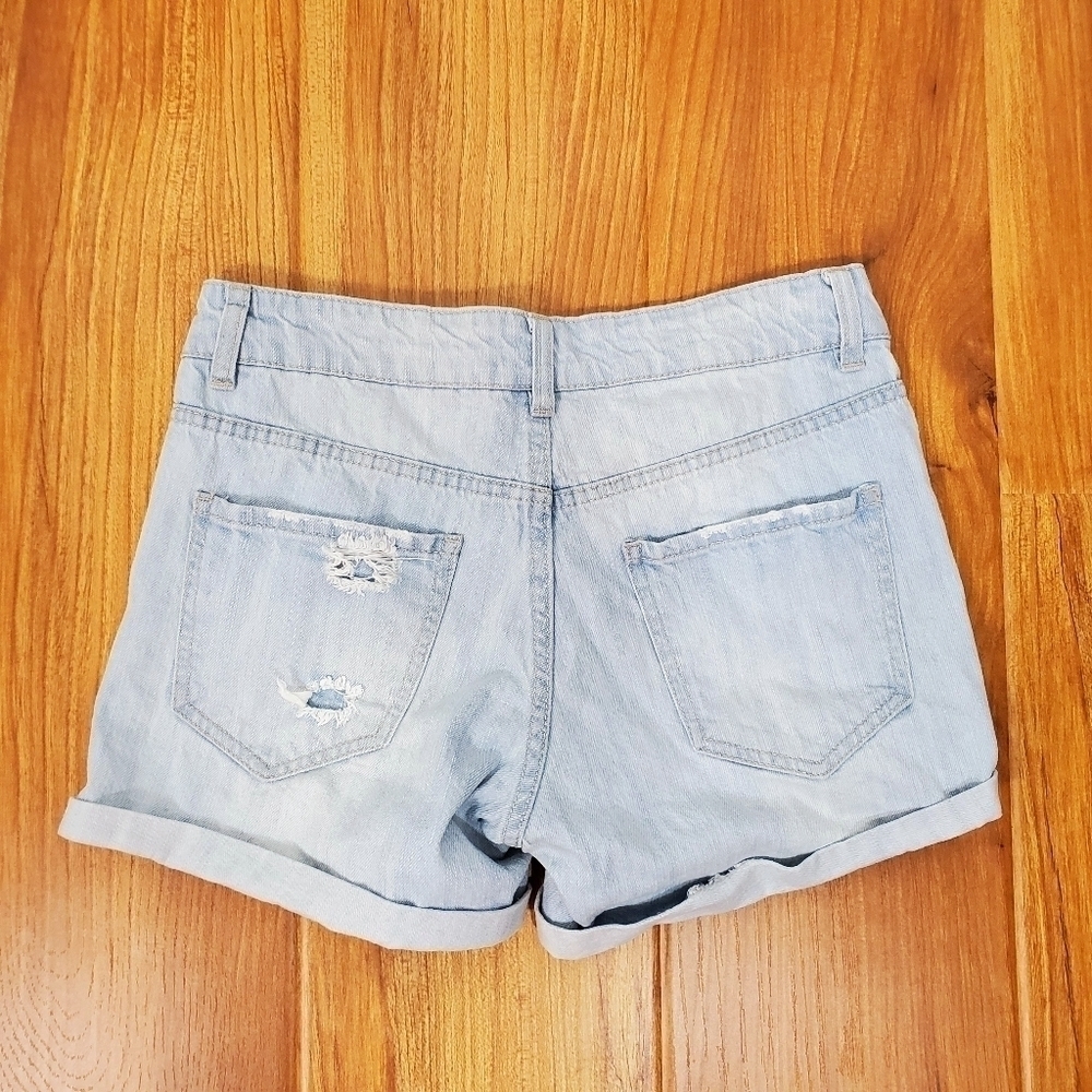 REFUGE DISTRESSED BLEACHED DENIM SHORTS - Picture 6 of 7